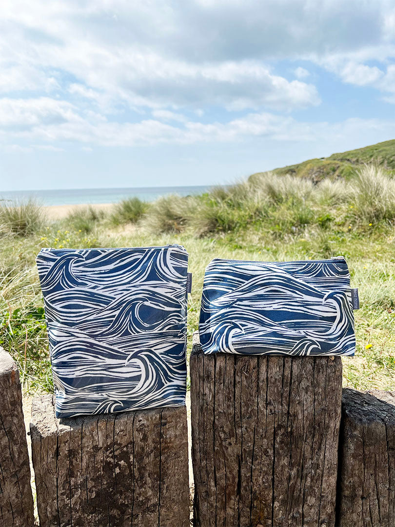 Cosmetic & Wash Bags (Oil Cloth)